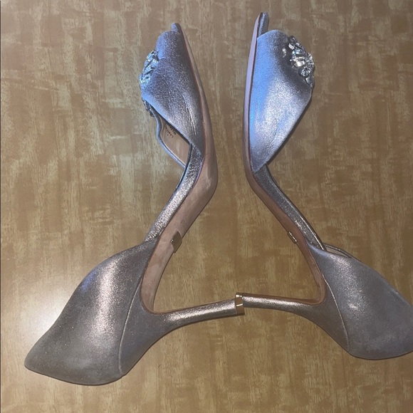 Badgley Mischka Metallic Silver Embellished Heels  SZ 9 1/2 M w/ dust bag - Picture 5 of 15